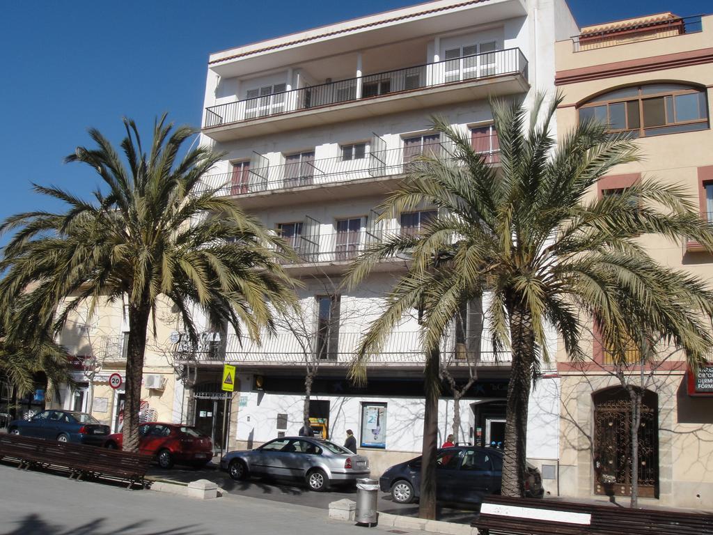 Hostal Residencia Celma Sant Carles De La Rapita Luaran gambar